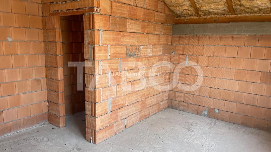 Cladire la rosu 300 mp utili + 130 mp anexe, 2 strazi, aproape centru - 4