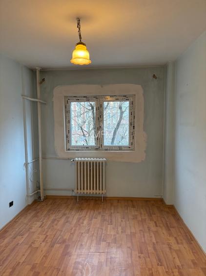 Apartament liber, vedere stradala, bloc `80,langa parc, piata, metrou - 7