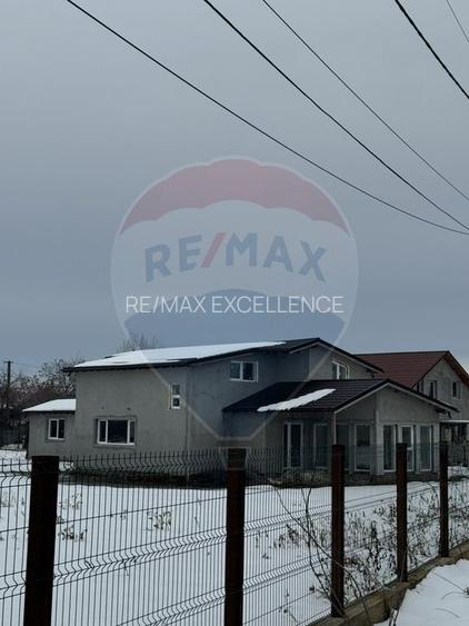 Casă / Vilă cu 6 camere de vânzare - 3