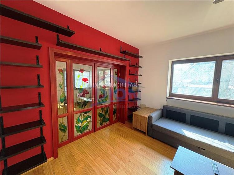 Unirii - Alba Iulia - Posta Vitan - 3 camere, in vila, etaj 1, - 14