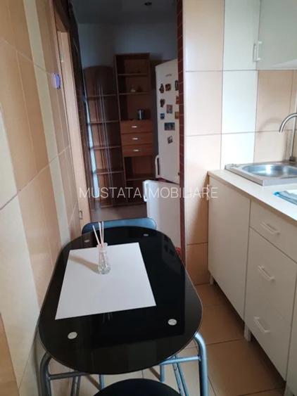 Garsoniera decomandat, zona Viziru 1. - 6