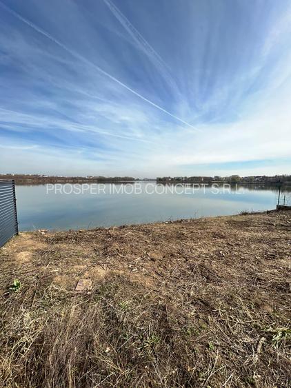 Teren Liber cu deschidere la Lac - Damaroaia - 2