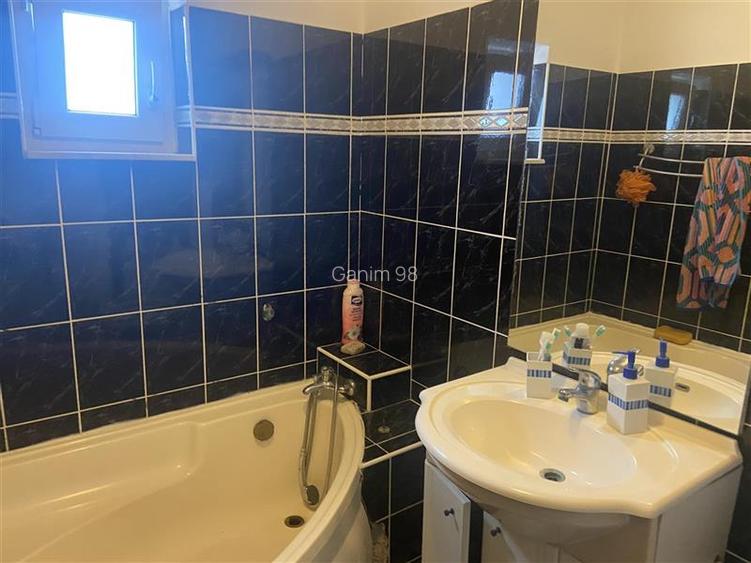 Apartament 4 camere , zona centrala -2 Stejari , decomandat , imbunatatit , mobi - 12