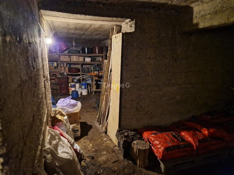 CASA in  BRAN, ZONA CENTRALA, 400 m distanta fata de Castel.  - 11