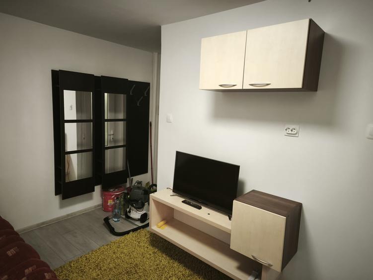 Apartament cu 2 camere, etajul  3/4, zona Podu Ros
