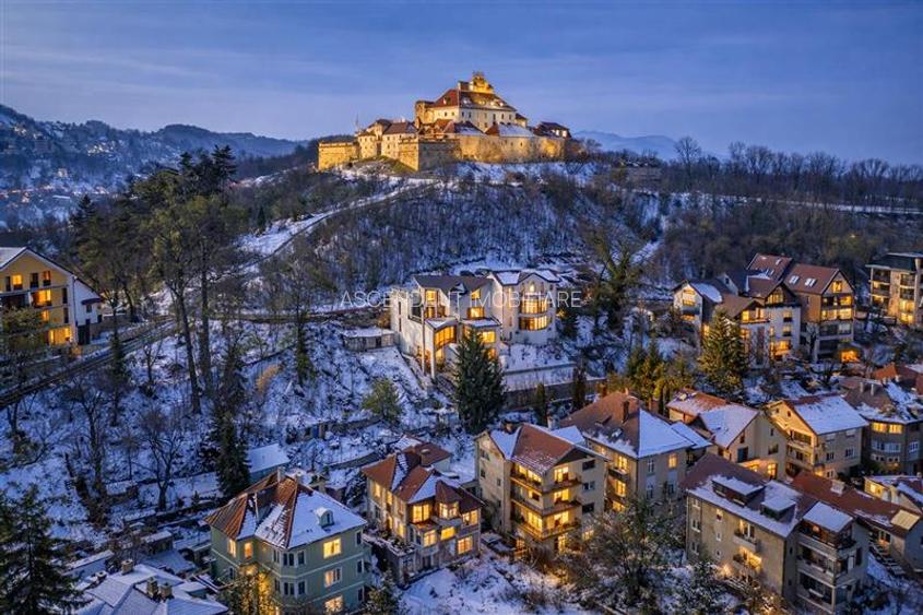 FILM! Castelariu: spectacol panoramic, locatie prestigioasa, exclusivist confort - 34