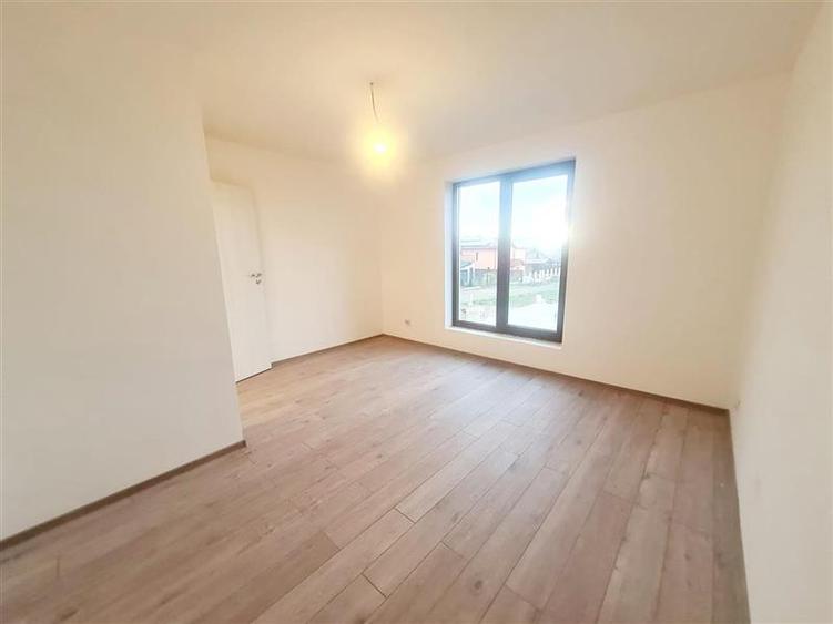 Vila P+E, 5 camere,3 bai,teren 418 mp,finisaje top, intabulata, toate utilitatil