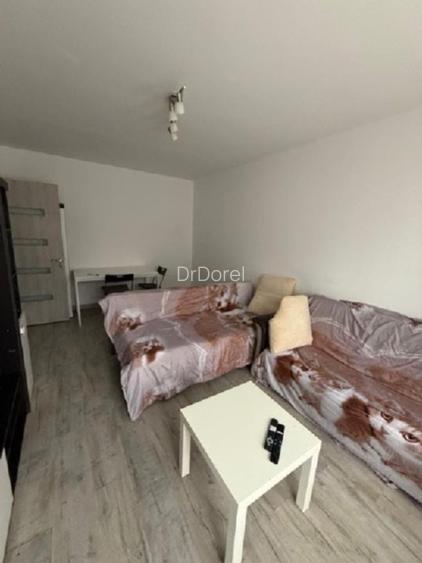 Proprietar închiriez ap 3 cam  500 € 3 min M ,piața , școli, parc  zona verde - 10
