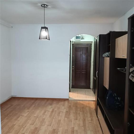 Garsoniera de vanzare in Galata etaj intermediar