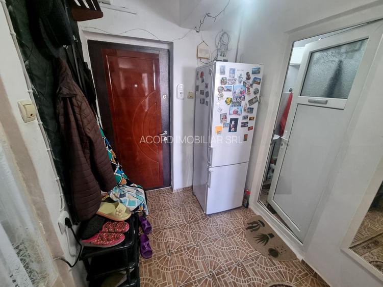 Piata CET  - garsoniera transformata in 2 camere - 9