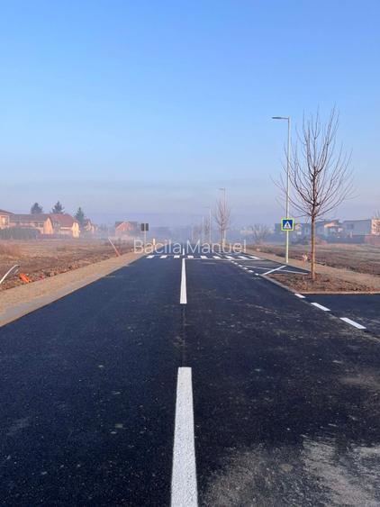 Teren de vânzare 577mp cu utilități și drum asfaltat - 2