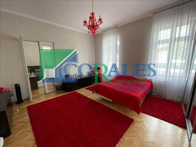 Casa Renovata complet Exterior si Interior.In Sinaia.Teren in proprietate. - 5