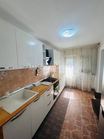 Apartament 2 camere-Zona Sud Gradinita nr 13 - etaj 1/4 - 52 mp -  65000 euro ne - 4