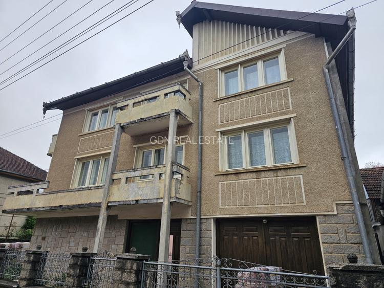 Casa vila cu 10 camere, loc Izbuc, Bihor - 2