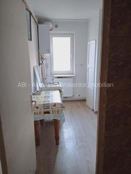 Razboieni-garsoniera de vanzare stradala - 3