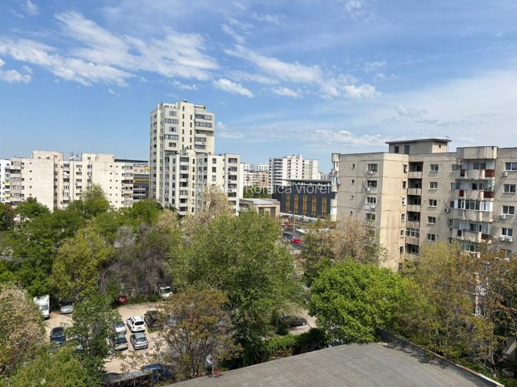Apartament 4 camere strada Dorneasca, numar 13, sector 5 - 12
