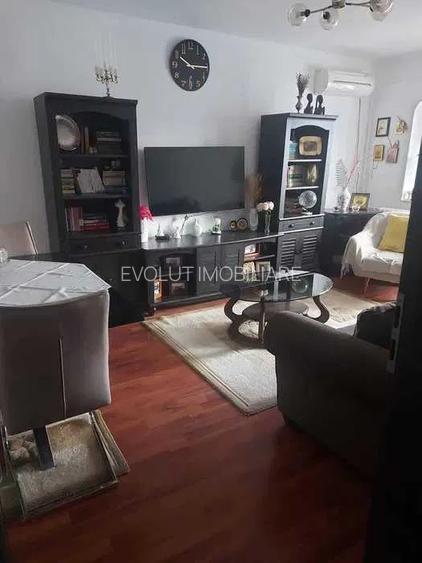 De vanzare – Apartament 3 camere, decomandat, zona Trocadero - 3