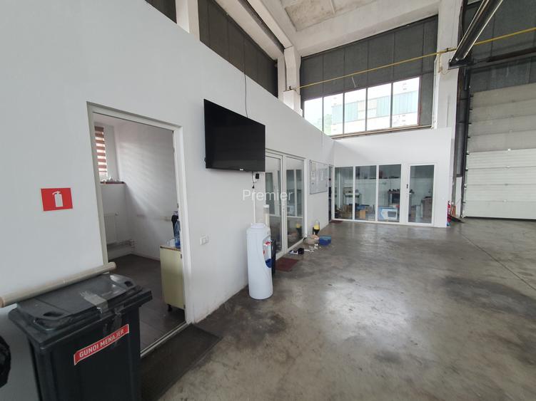 Hala 600 mp, 4,50 euro/mp - 4