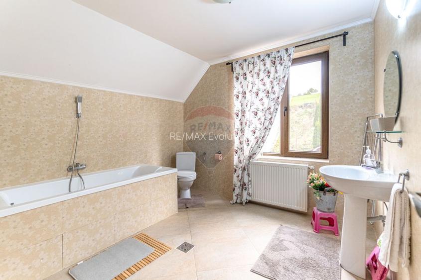 CASA cu finisaje premium de vânzare în FUNDATA, BRAȘOV| COMISION 0% - 5