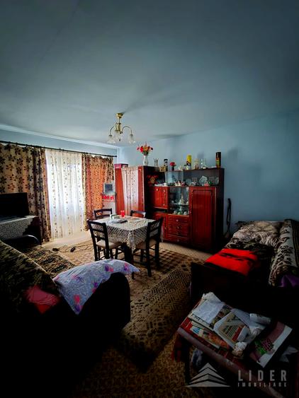 Apartament cu 3 camere decomandat zona Piata Zorilor etaj 1