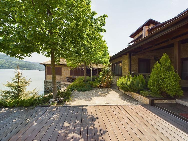 Pensiune de Lux pe Malul Dunării în Dubova - 2