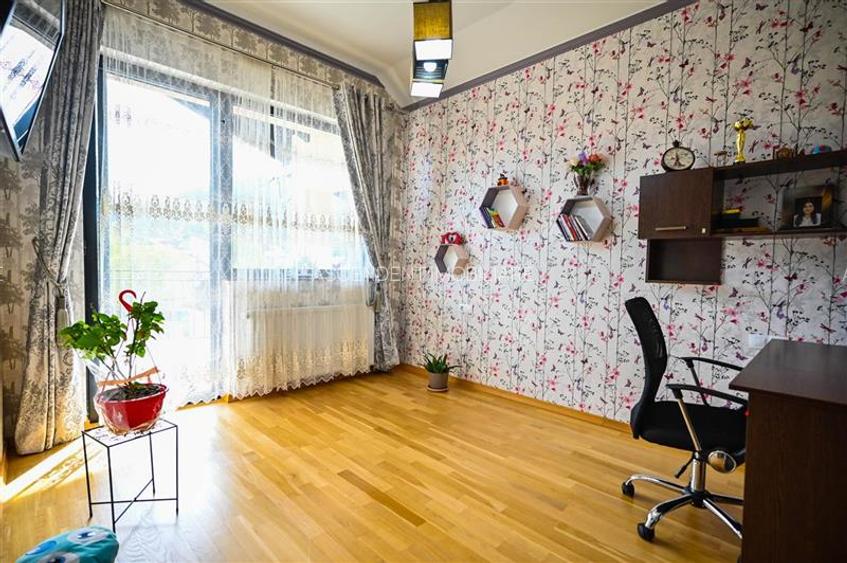 Resedinta distincta, mobilata cu rafinament, pe 1.000 mp teren, Central, Sacele, - 29