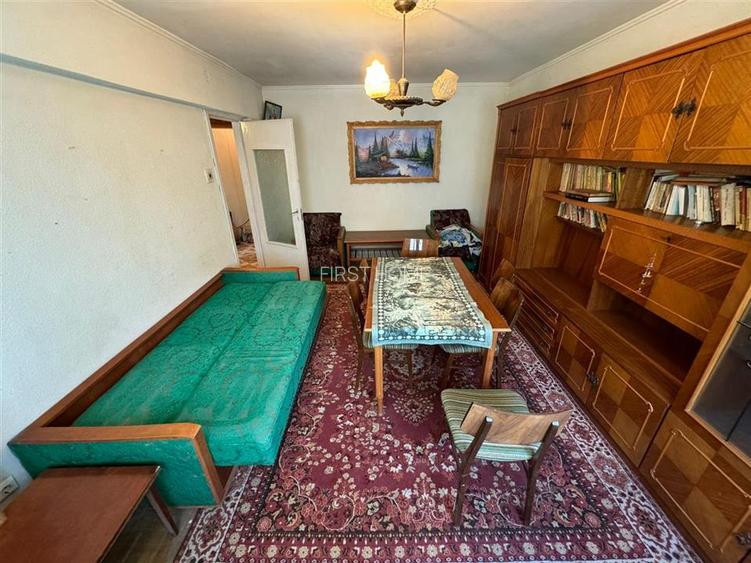 Apartament 3 camere, 1 boxa, zona Centrala , etaj 4 - 4