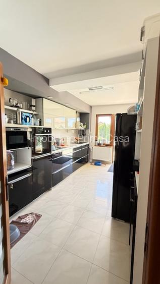 VILA P+E (2008) superba cu piscina si barbeque! - 9