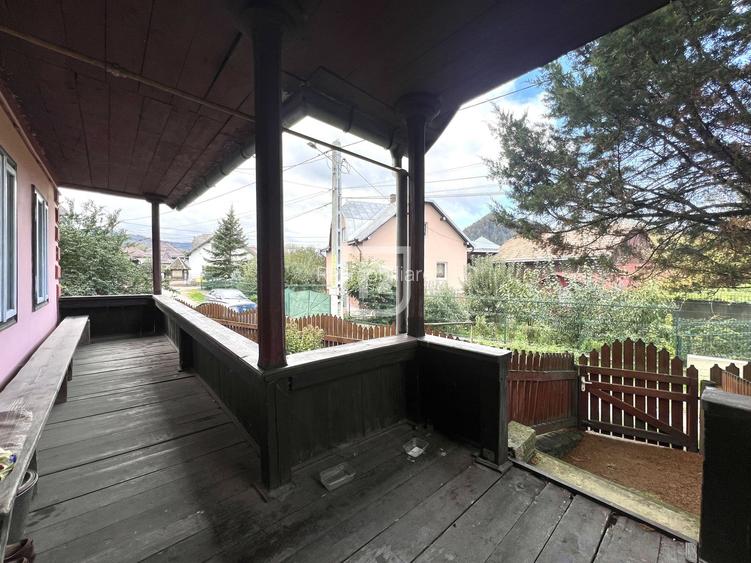 Casa traditional bucovineana la poalele muntilor Bucovinei - 11