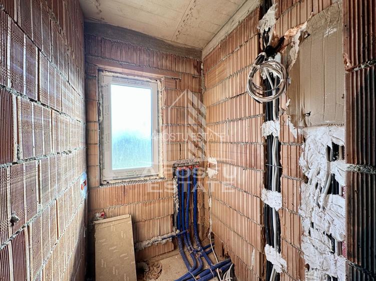 Jumatate de duplex de vanzare cu 5 camere despartit prin garaj - 7