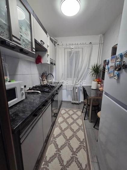 Etaj 3 - Alexandru - Zimbru - 2 camere - mobilat + utilat - 10