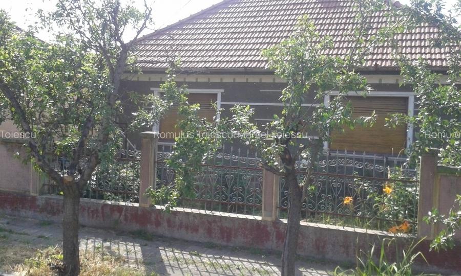Proprietar-vand urgent casa cu curte ,gradina , imediat ocupabila si locuibila - 4