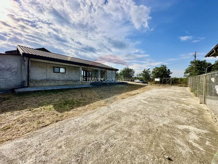 Casa sau Spatiu Dumbraveni langa DN E85 - 15