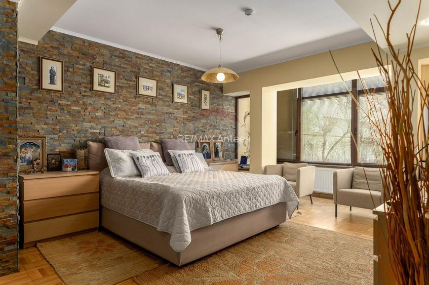 Vilă cu parc, piscină, jacuzzi și foișor, panouri fotovoltaice - 8