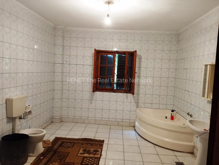 SE VINDE CASA FOARTE SPATIOASA CU TEREN 1200 MP IN LOCALITATEA CALUGARENI GR - 8