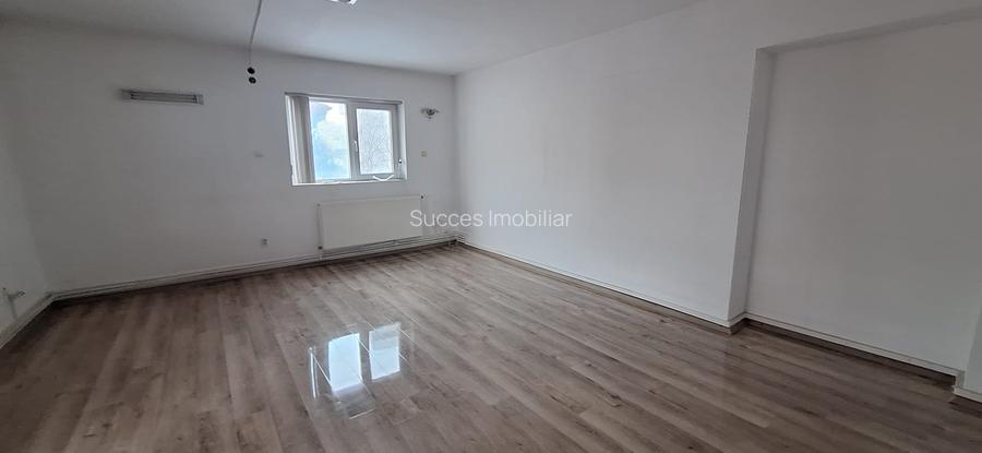 MIHAI BRAVU-METROU,VILA 9 CAMERE,LIVING 75 MP,400 MP,P+1+M,CURTE 300mp, 2300 eur - 4