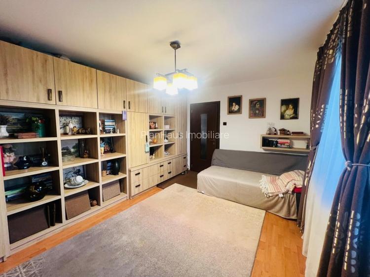 Apartament 2 camere cu balcon ,etaj 3 -cartier Săsar ,zona Pizza Albina - 4