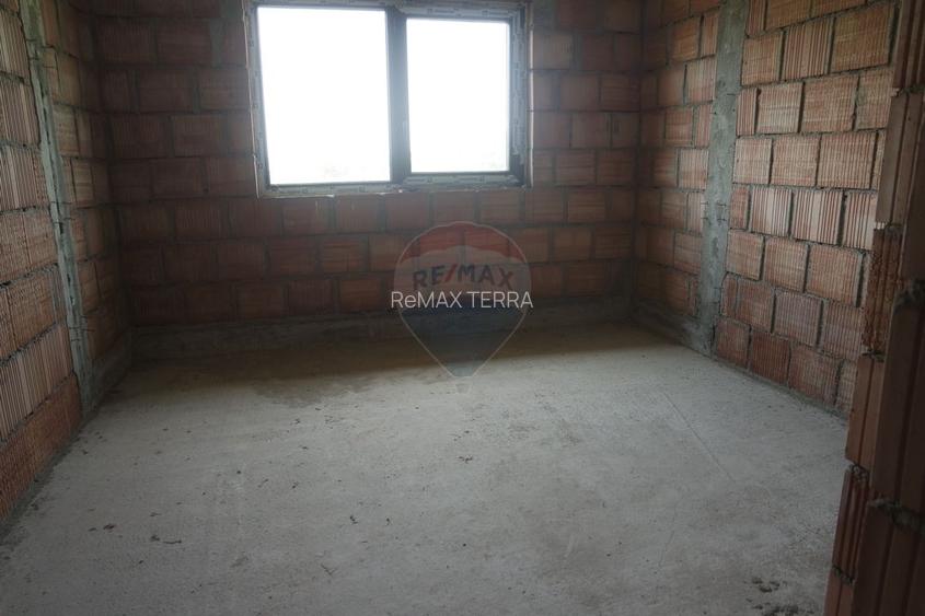 CASA CUPLATĂ DE VÂNZARE la rosu sau la semifinisat în Tăuții Măgherăuș - 3