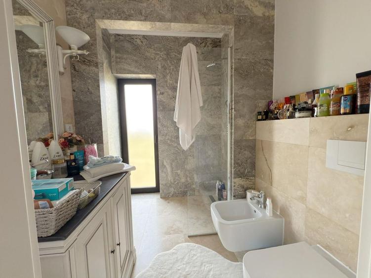 Casa individuala lux cu 5 camere - 395.000 euro - Sag