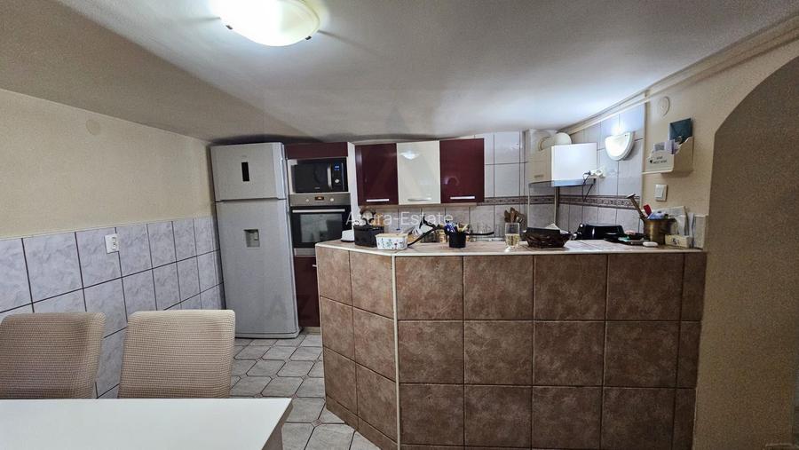 Casa 5 camere 3 bai garaj inchis si teren 700 mp utili in Lazaret - 10