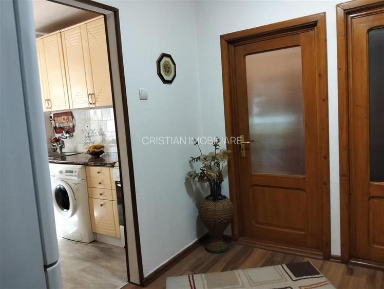 Ap. 2 camere, conf 1 decomandat, Calea Galati, et 1 - 11