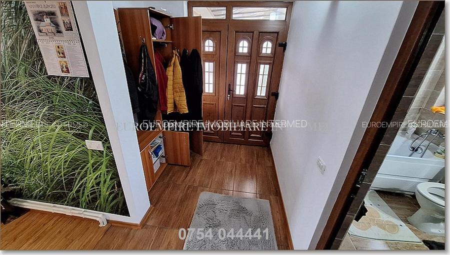 Vila+casa de vanzare zona Km 5 - 8