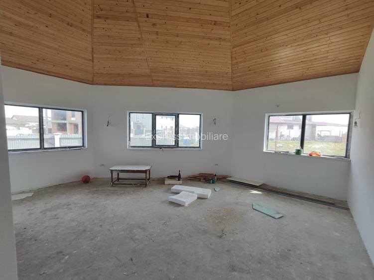 Casă spațioasă în Agigea, județul Constanța - 11