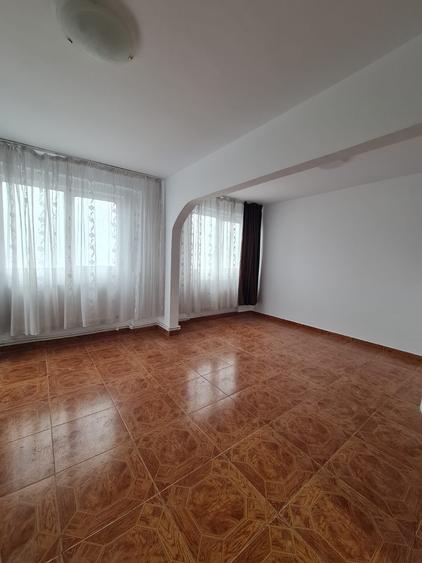 Vanzare apt 3 camere transformat in 2 camere, in Galati, Micro 39A, centrala