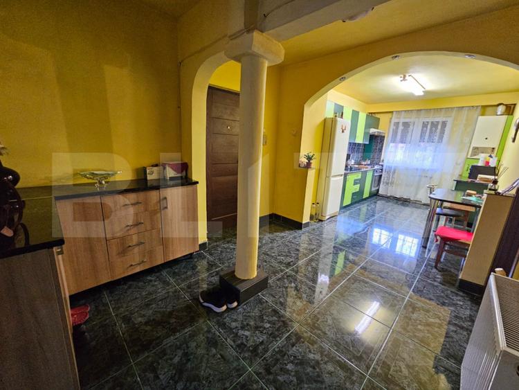 Apartament 3 camere, decomandat, 66 mp, etaj intermerdiar, zona Pietei Flora