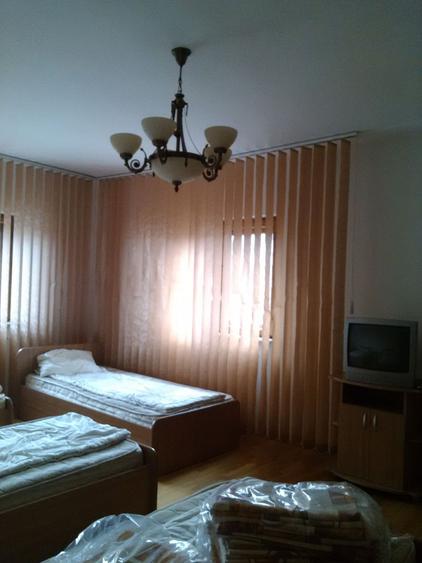 Casa 6 camere - cazare 12 persoane, Nord