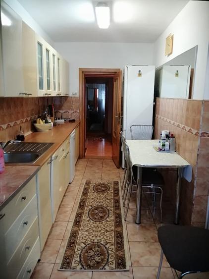 Vând ap. 3 cam. decomandat, central, suprafata generoasă, Brăila
