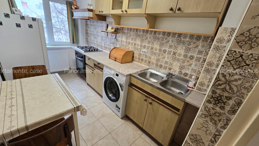 Apartament de vanzare  2 camere, renovat si mobilat complet,  central Focsani - 10
