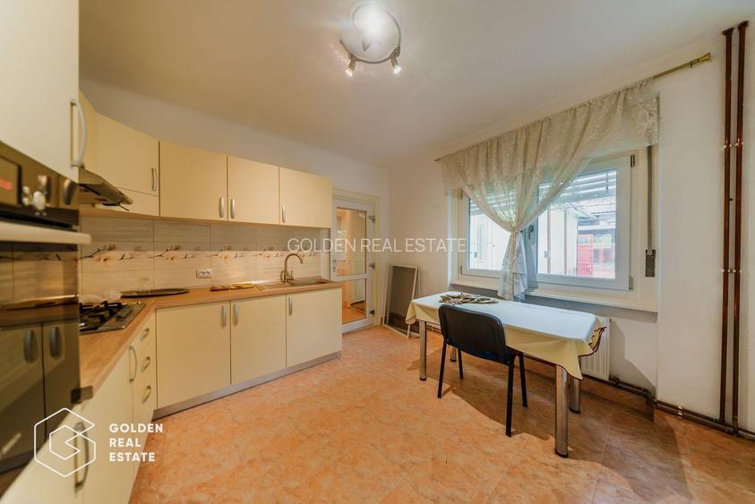 Vila superba, P+E,  Cuvin, 9 camere, 200 mp si teren 1300 mp plus anexa 3 camere - 4