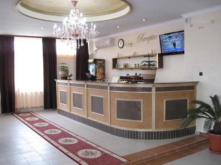 Vand sau inchiriez hotel 28 camere, 2 restaurante, sala conferinte, foisor etc. - 5
